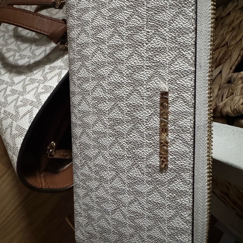 Michael Kors White Logo Tote with Brown Trim and Matching Wallet Set - Picture 13 of 13